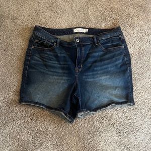 Torrid High Rise Mid Shorts Vintage Stretch Dark Wash Blue Women's Size 20